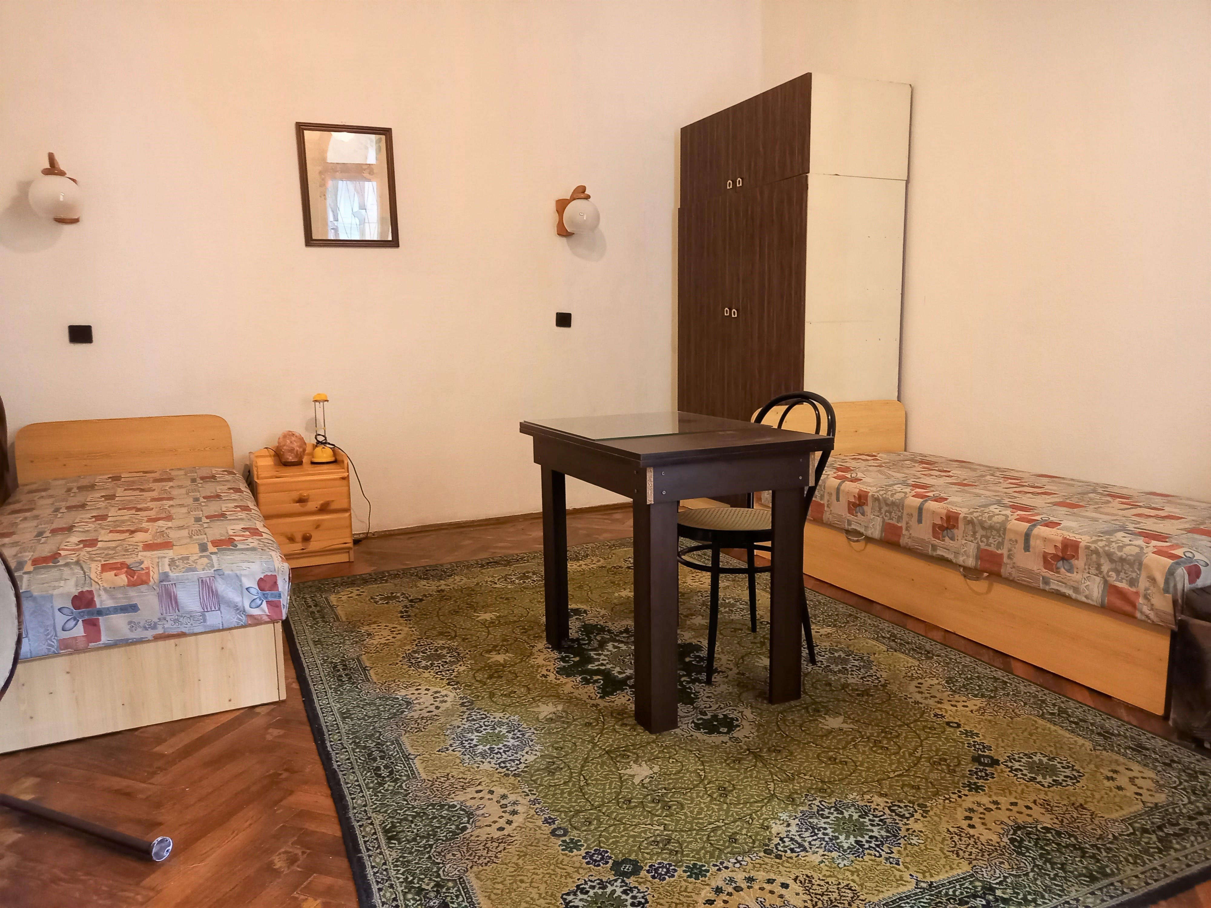 Studentenwohnungen mit drei Zimmern und zwei Badezimmern in Budapests Zentrum zu vermieten
