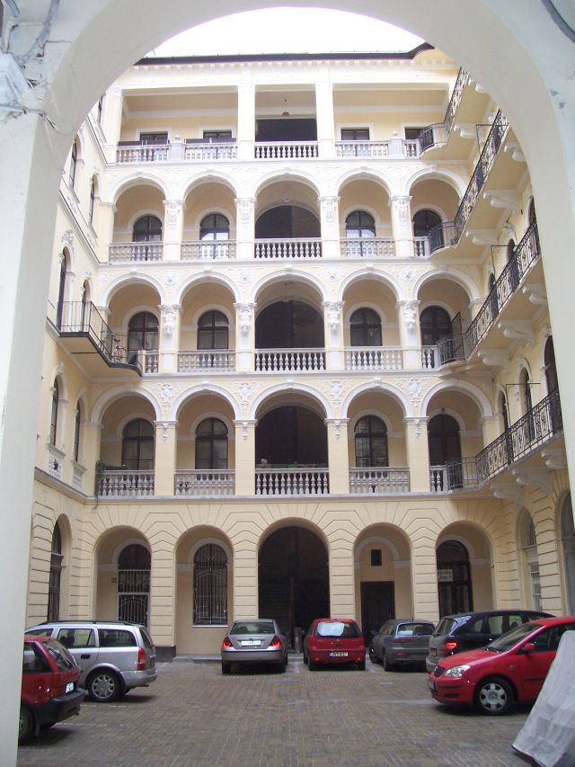 квартиры, апартаменты на продажу в Будапеште, в центре города, недорогая