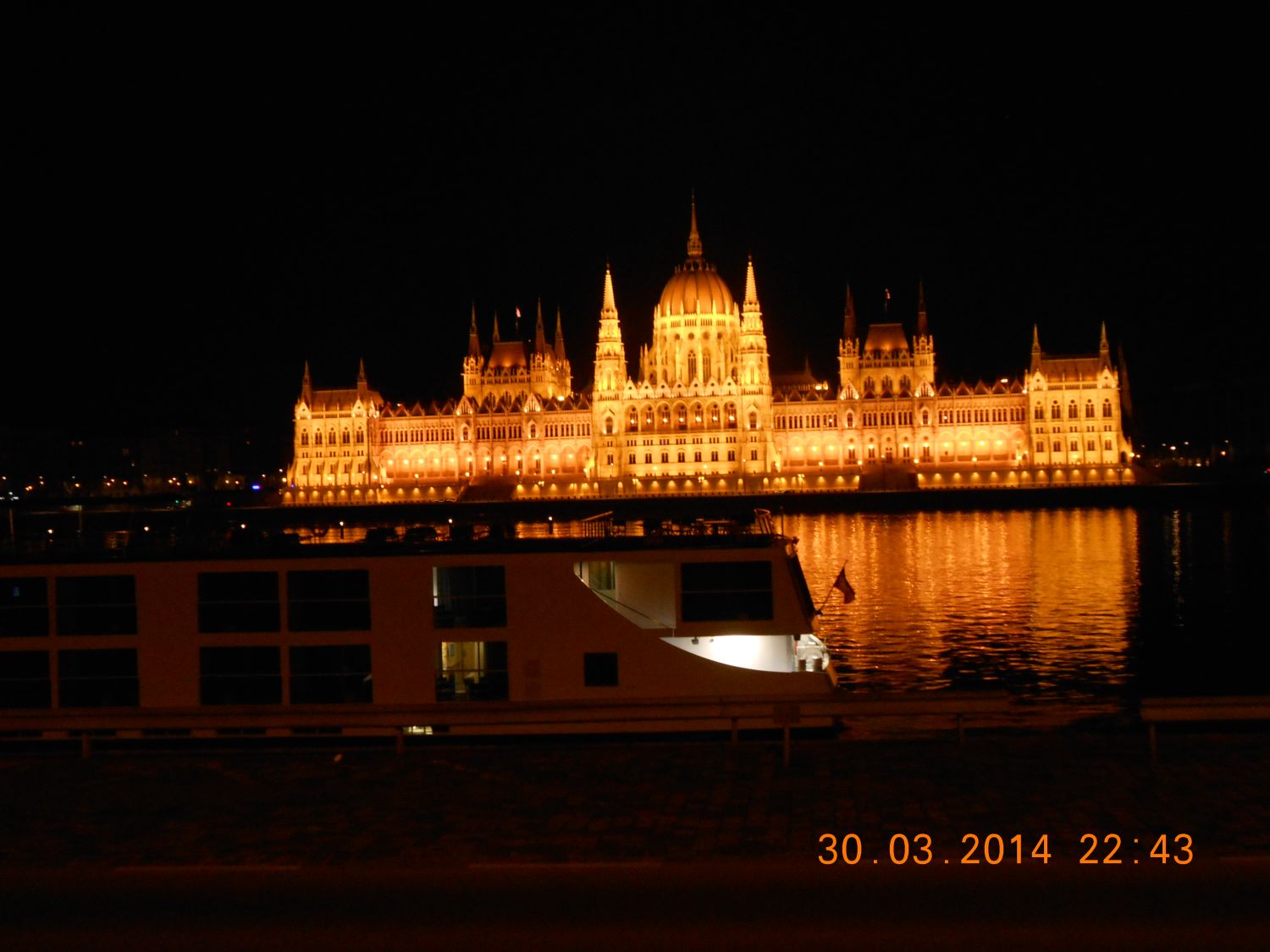 Parliament-Budapest-accommodation-apartments