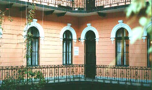 Szk 6 court yard_aparthotelli_majoitus_hostelli_Budapestin